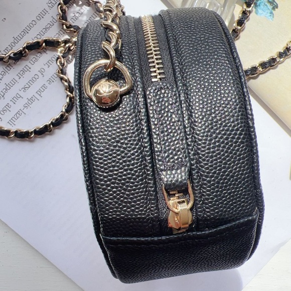 CHANEL Round Black Chain Quilted Caviar Clutch Bag - Picture 5 of 8